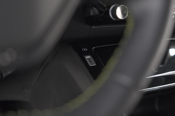 Peugeot 2008 PureTech 130 EAT8 GT | Camera | Dodehoekdetectie | Apple Carplay | Pack Winter