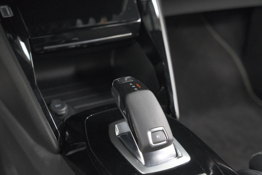Peugeot 2008 PureTech 130 EAT8 GT | Camera | Dodehoekdetectie | Apple Carplay | Pack Winter