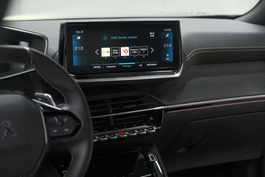 Peugeot 2008 PureTech 130 EAT8 GT | Camera | Dodehoekdetectie | Apple Carplay | Pack Winter