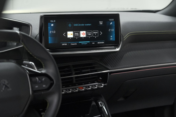 Peugeot 2008 PureTech 130 EAT8 GT | Camera | Dodehoekdetectie | Apple Carplay | Pack Winter