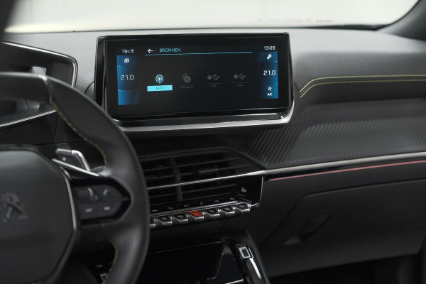 Peugeot 2008 PureTech 130 EAT8 GT | Camera | Dodehoekdetectie | Apple Carplay | Pack Winter