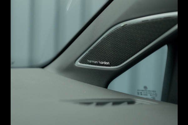 Volkswagen Golf 1.5 eTSI R-Line Edition | Panodak | IQ Light | Trekhaak wegkl. | Harman/Kardon | Head Up | Prijs Rijklaar!!