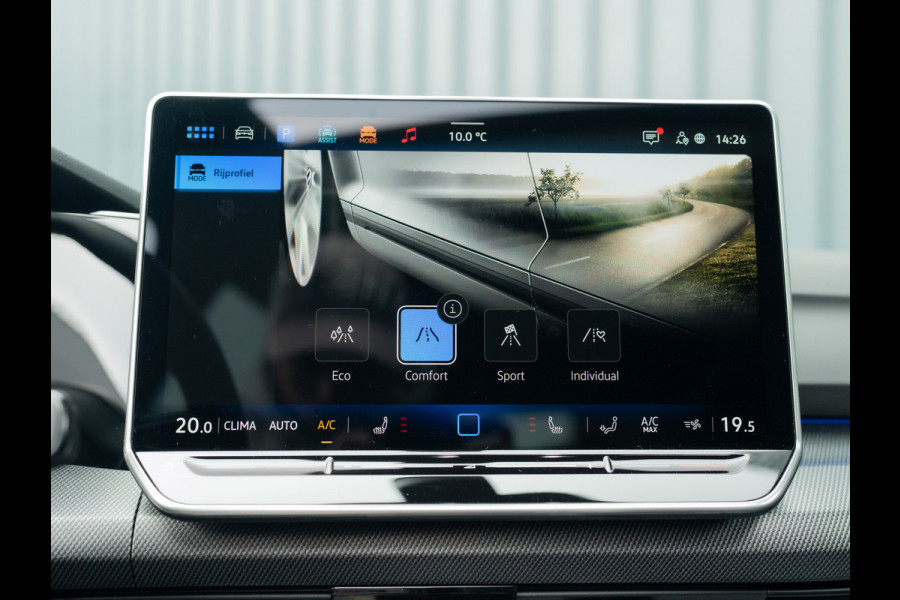 Volkswagen Golf 1.5 eTSI R-Line Edition | Panodak | IQ Light | Trekhaak wegkl. | Harman/Kardon | Head Up | Prijs Rijklaar!!