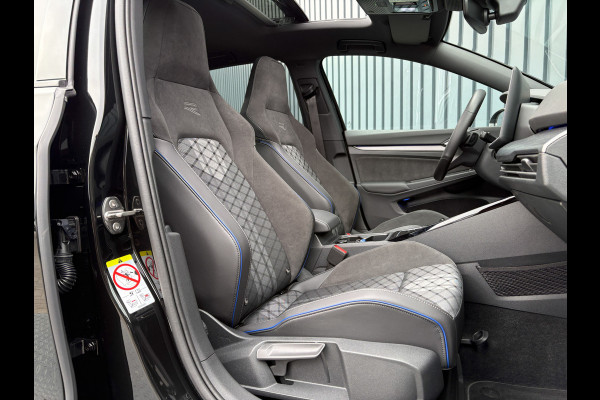 Volkswagen Golf 1.5 eTSI R-Line Edition | Panodak | IQ Light | Trekhaak wegkl. | Harman/Kardon | Head Up | Prijs Rijklaar!!