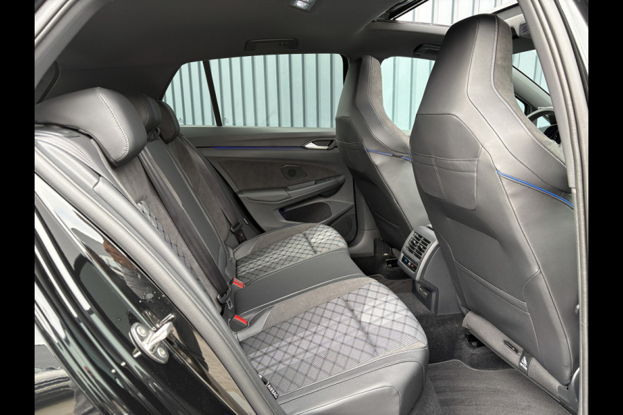 Volkswagen Golf 1.5 eTSI R-Line Edition | Panodak | IQ Light | Trekhaak wegkl. | Harman/Kardon | Head Up | Prijs Rijklaar!!