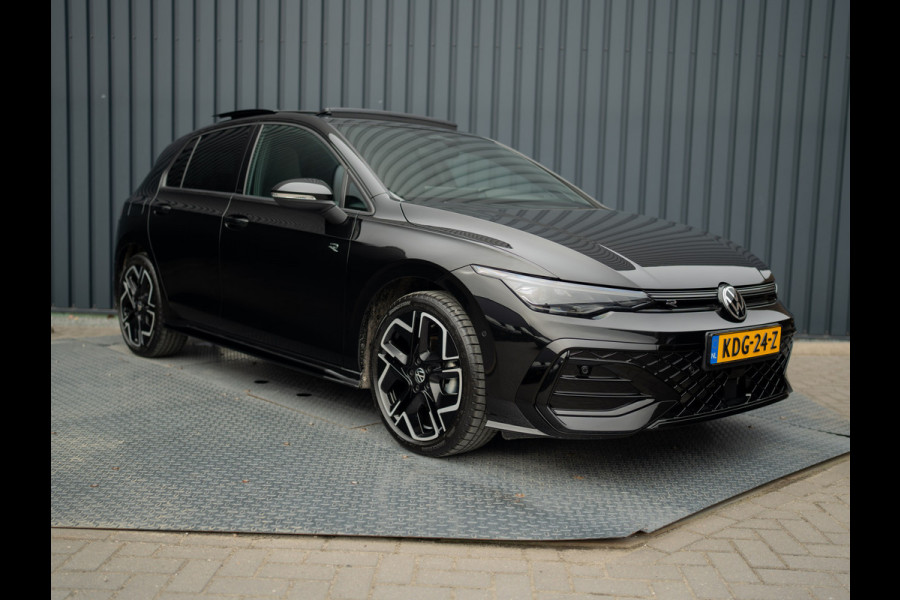 Volkswagen Golf 1.5 eTSI R-Line Edition | Panodak | IQ Light | Trekhaak wegkl. | Harman/Kardon | Head Up | Prijs Rijklaar!!
