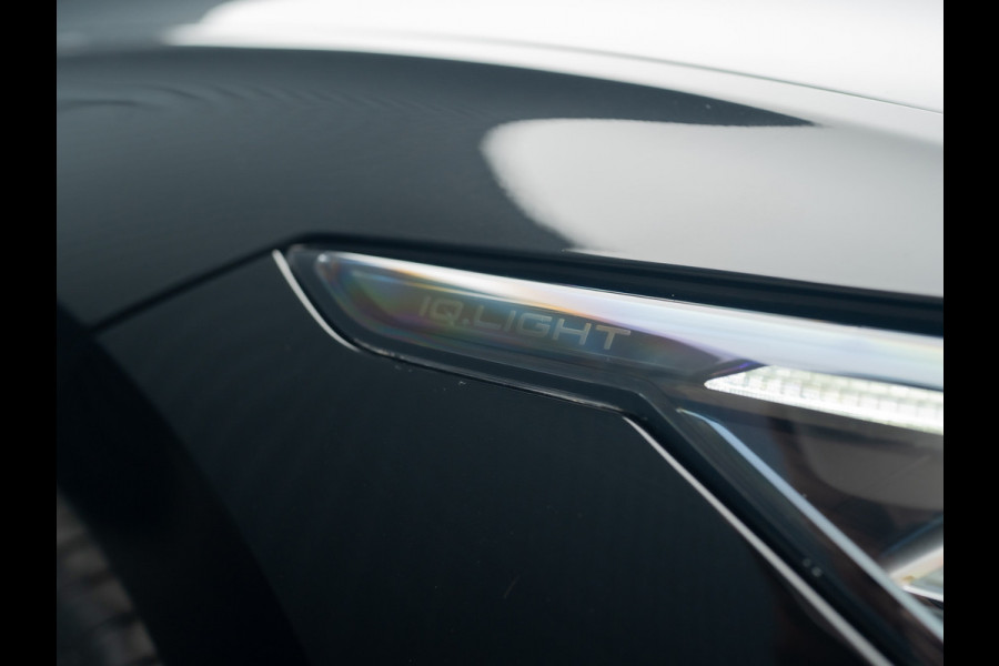 Volkswagen Golf 1.5 eTSI R-Line Edition | Panodak | IQ Light | Trekhaak wegkl. | Harman/Kardon | Head Up | Prijs Rijklaar!!