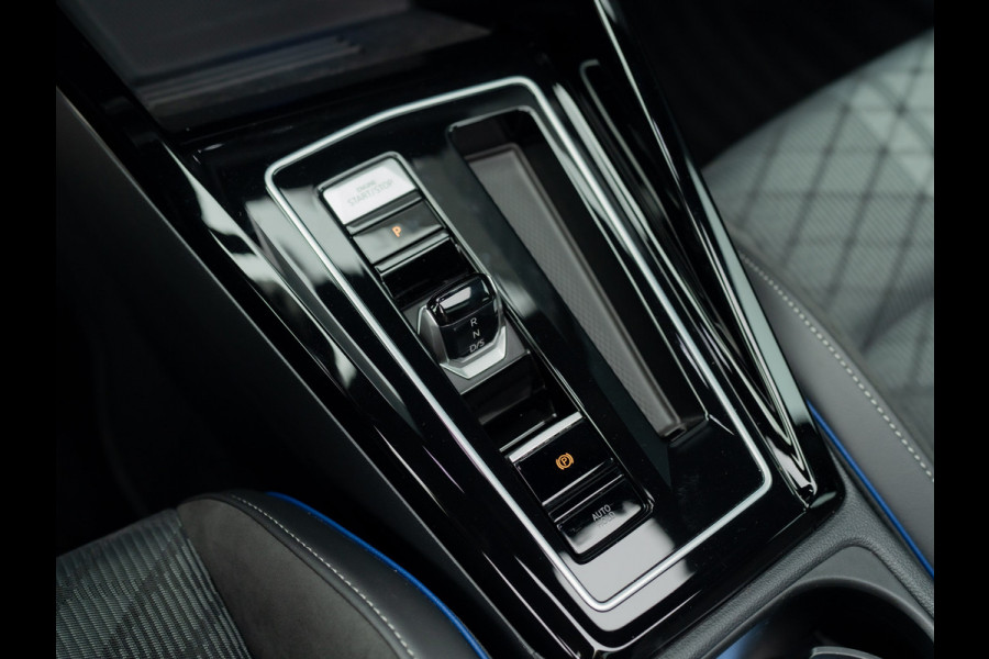 Volkswagen Golf 1.5 eTSI R-Line Edition | Panodak | IQ Light | Trekhaak wegkl. | Harman/Kardon | Head Up | Prijs Rijklaar!!