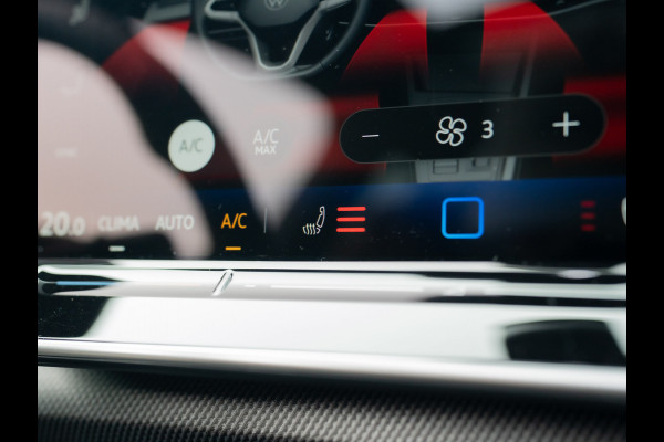 Volkswagen Golf 1.5 eTSI R-Line Edition | Panodak | IQ Light | Trekhaak wegkl. | Harman/Kardon | Head Up | Prijs Rijklaar!!