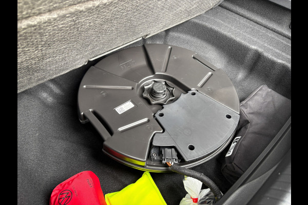 Volkswagen Golf 1.5 eTSI R-Line Edition | Panodak | IQ Light | Trekhaak wegkl. | Harman/Kardon | Head Up | Prijs Rijklaar!!