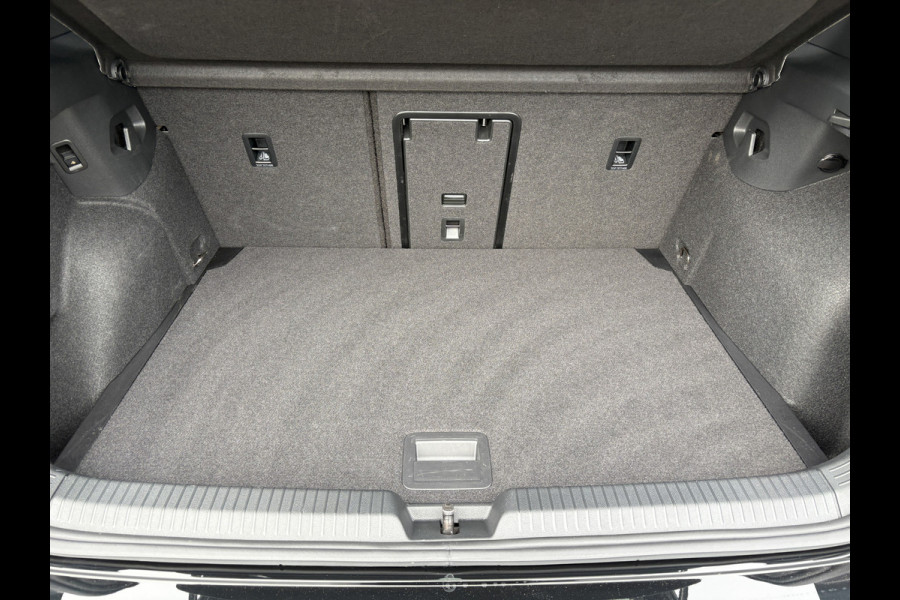 Volkswagen Golf 1.5 eTSI R-Line Edition | Panodak | IQ Light | Trekhaak wegkl. | Harman/Kardon | Head Up | Prijs Rijklaar!!