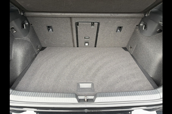 Volkswagen Golf 1.5 eTSI R-Line Edition | Panodak | IQ Light | Trekhaak wegkl. | Harman/Kardon | Head Up | Prijs Rijklaar!!