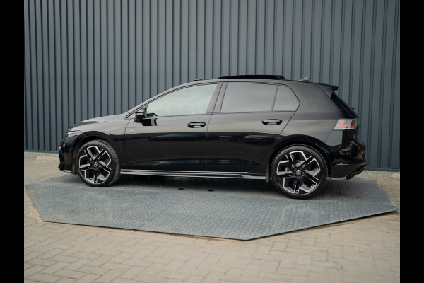 Volkswagen Golf 1.5 eTSI R-Line Edition | Panodak | IQ Light | Trekhaak wegkl. | Harman/Kardon | Head Up | Prijs Rijklaar!!