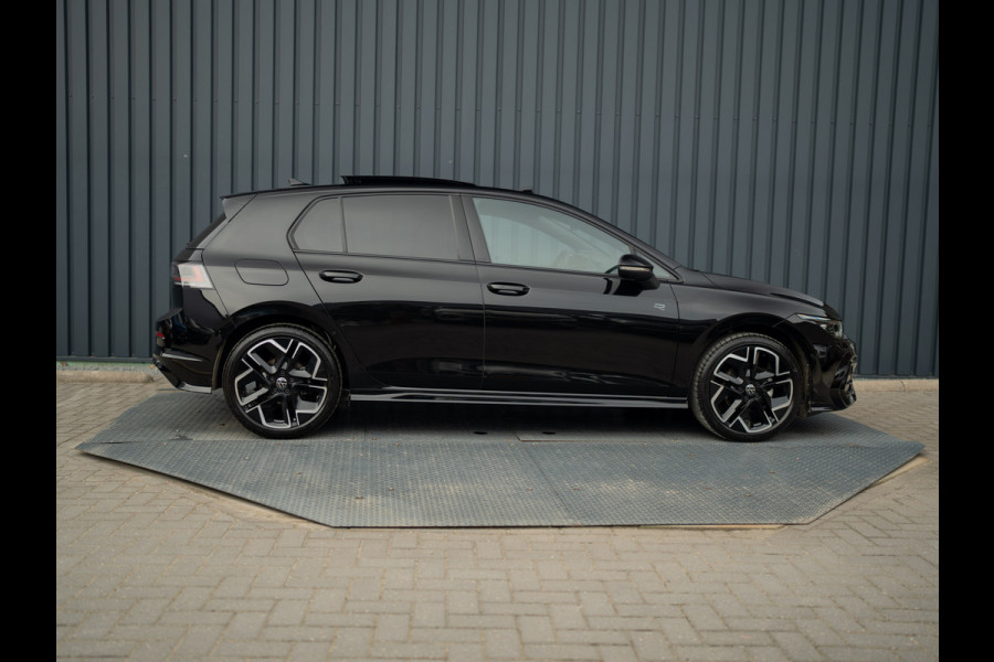 Volkswagen Golf 1.5 eTSI R-Line Edition | Panodak | IQ Light | Trekhaak wegkl. | Harman/Kardon | Head Up | Prijs Rijklaar!!