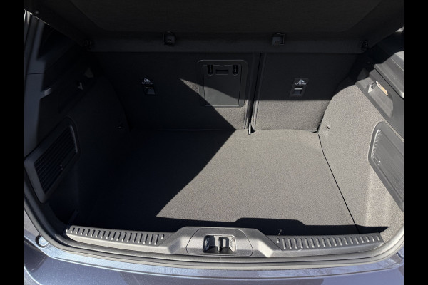 Ford Focus 1.5 ST Line X Business / Automaat / Carplay / Camera / Keyless / Sensoren V+A /