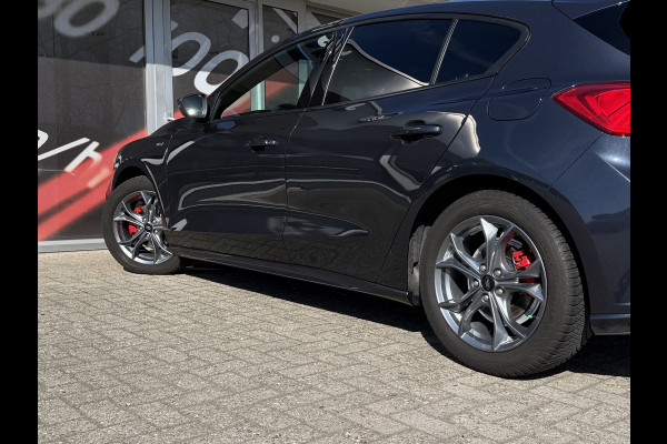 Ford Focus 1.5 ST Line X Business / Automaat / Carplay / Camera / Keyless / Sensoren V+A /