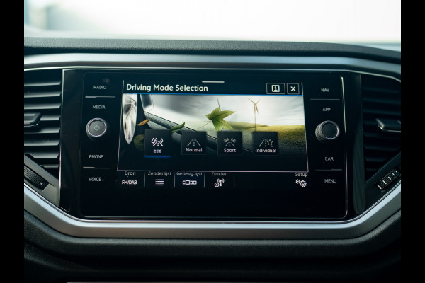 Volkswagen T-Roc 1.5 TSI Active | Stoelverw. | Apple Carplay / Android Auto | Prijs Rijklaar!!