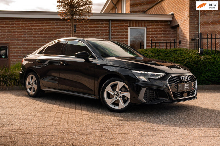 Audi A3 Limousine 30 TFSI S Edition 110 PK Aut. 2x S-Line Pano LED Matrix Trekhaak 17''