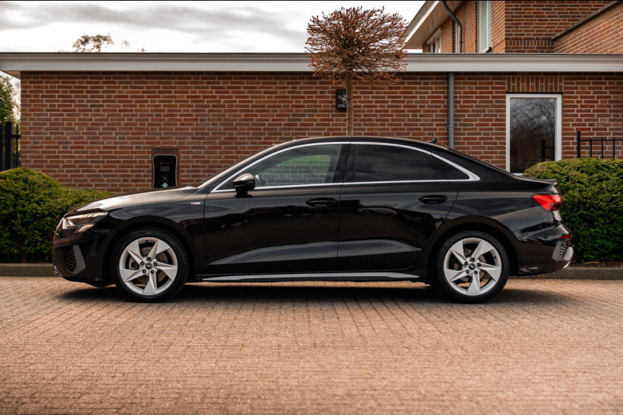 Audi A3 Limousine 30 TFSI S Edition 110 PK Aut. 2x S-Line Pano LED Matrix Trekhaak 17''