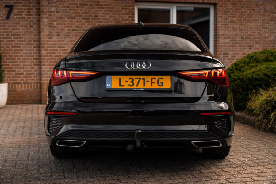 Audi A3 Limousine 30 TFSI S Edition 110 PK Aut. 2x S-Line Pano LED Matrix Trekhaak 17''