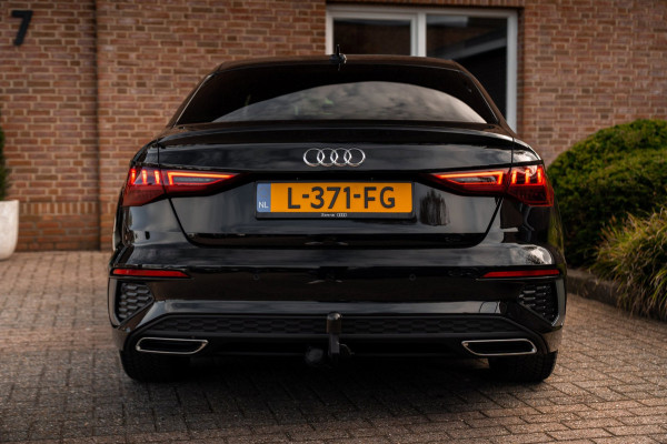 Audi A3 Limousine 30 TFSI S Edition 110 PK Aut. 2x S-Line Pano LED Matrix Trekhaak 17''