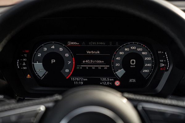 Audi A3 Limousine 30 TFSI S Edition 110 PK Aut. 2x S-Line Pano LED Matrix Trekhaak 17''