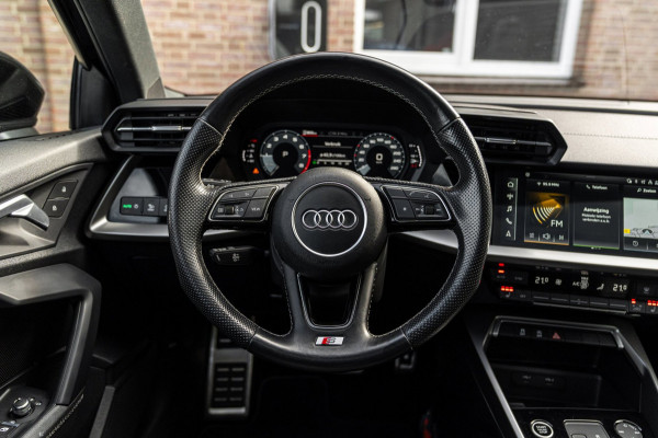 Audi A3 Limousine 30 TFSI S Edition 110 PK Aut. 2x S-Line Pano LED Matrix Trekhaak 17''