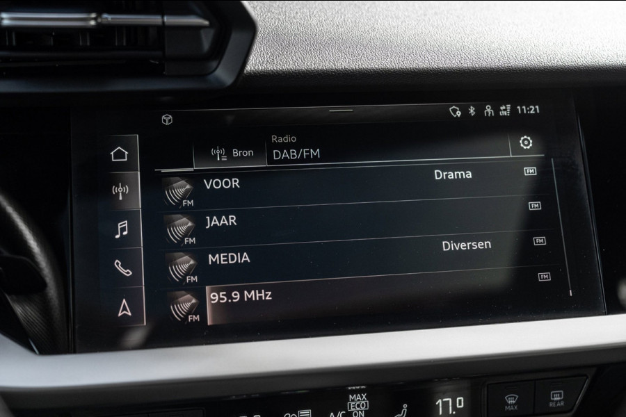 Audi A3 Limousine 30 TFSI S Edition 110 PK Aut. 2x S-Line Pano LED Matrix Trekhaak 17''