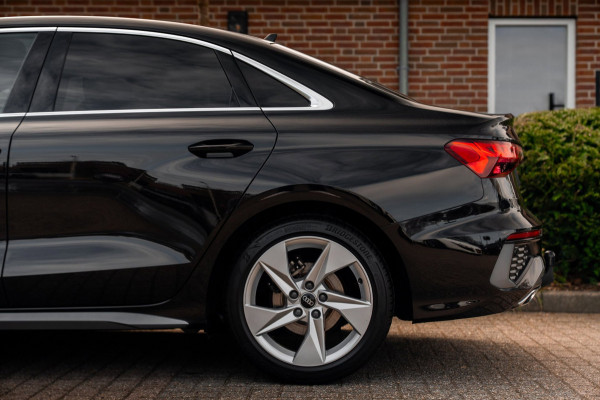 Audi A3 Limousine 30 TFSI S Edition 110 PK Aut. 2x S-Line Pano LED Matrix Trekhaak 17''