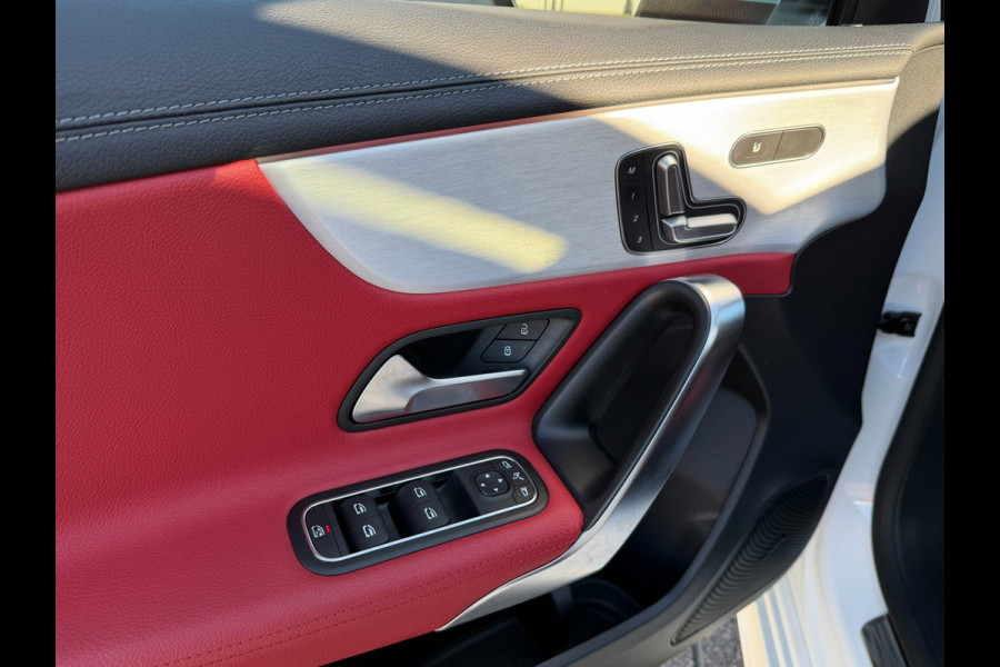 Mercedes-Benz A-Klasse 200 Premium AMG PAKKET l SFEERVERL. l PANO