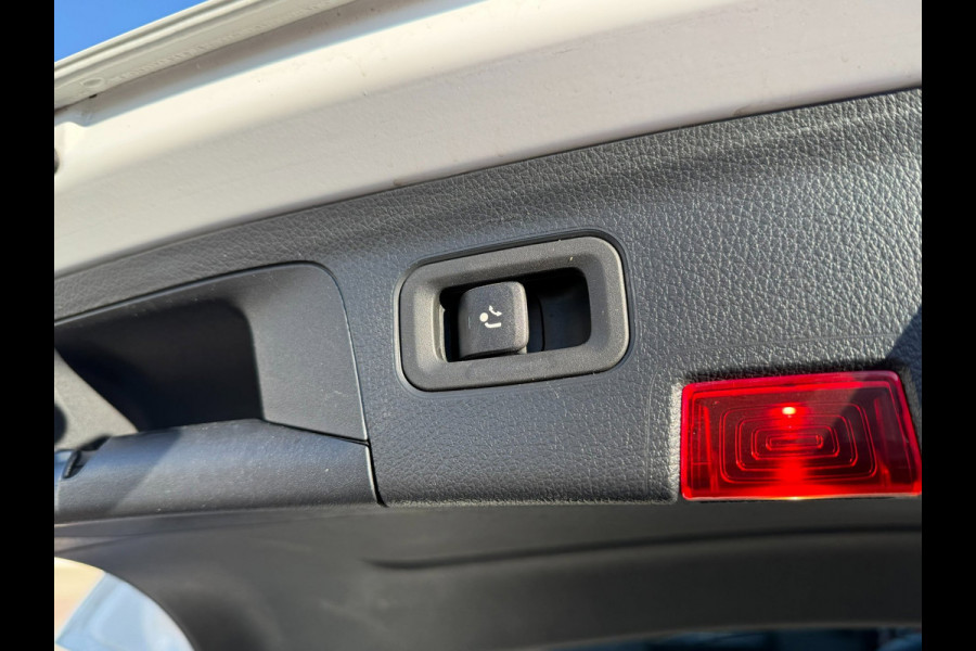 Mercedes-Benz A-Klasse 200 Premium AMG PAKKET l SFEERVERL. l PANO