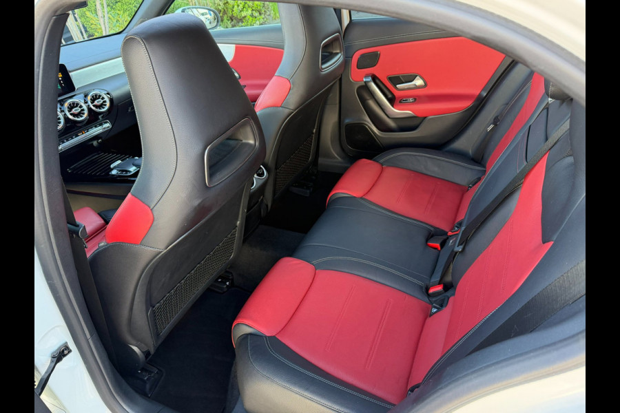 Mercedes-Benz A-Klasse 200 Premium AMG PAKKET l SFEERVERL. l PANO