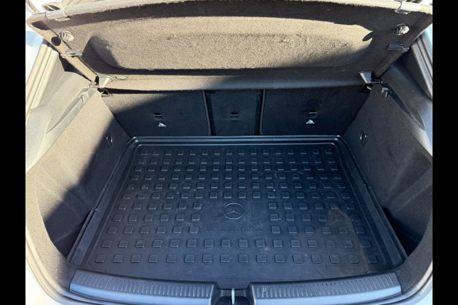 Mercedes-Benz A-Klasse 200 Premium AMG PAKKET l SFEERVERL. l PANO
