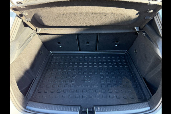 Mercedes-Benz A-Klasse 200 Premium AMG PAKKET l SFEERVERL. l PANO