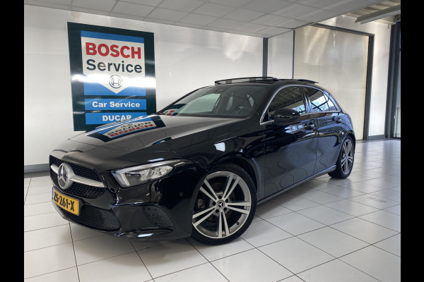 Mercedes-Benz A-Klasse 220 Launch Edition Premium Panoramadak / Leer / Trekhaak /19 inch velgen / sfeerverlichting