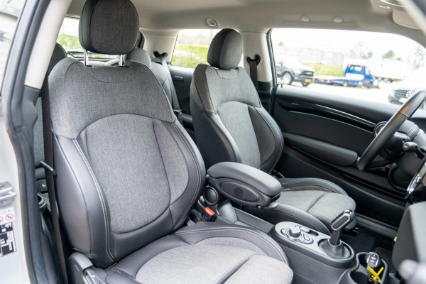 MINI Mini Electric Business Edition 33 kWh|Prijs rijklaar incl. 12 mnd garantie||Bluetooth NAV LMV Parkeersensoren achter Camera