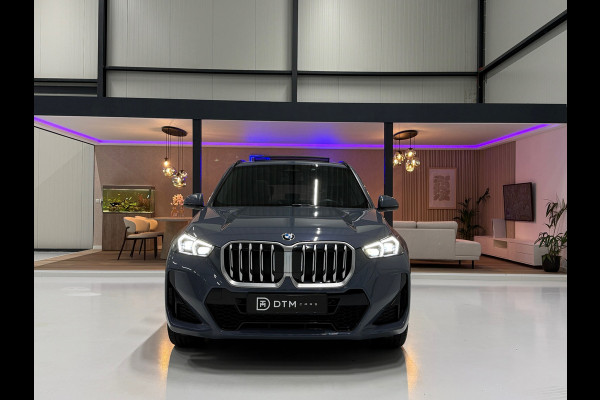 BMW X1 BMW sDrive20i M Sport Pano Sportstoelen ACC Trekhaak Navi LED Camera Carplay