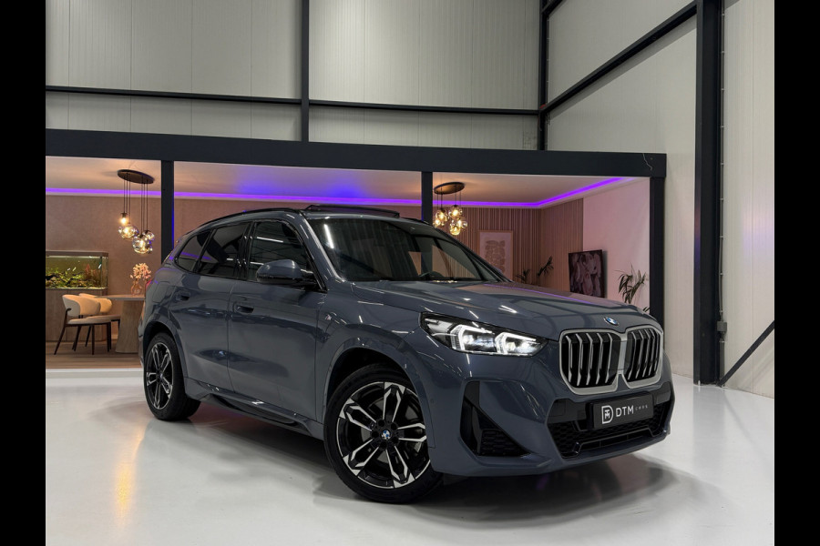 BMW X1 BMW sDrive20i M Sport Pano Sportstoelen ACC Trekhaak Navi LED Camera Carplay