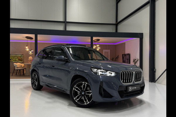 BMW X1 BMW sDrive20i M Sport Pano Sportstoelen ACC Trekhaak Navi LED Camera Carplay