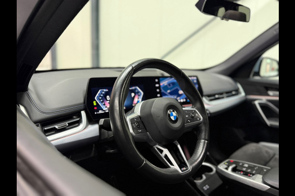 BMW X1 BMW sDrive20i M Sport Pano Sportstoelen ACC Trekhaak Navi LED Camera Carplay