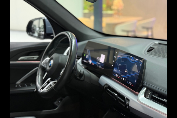 BMW X1 BMW sDrive20i M Sport Pano Sportstoelen ACC Trekhaak Navi LED Camera Carplay