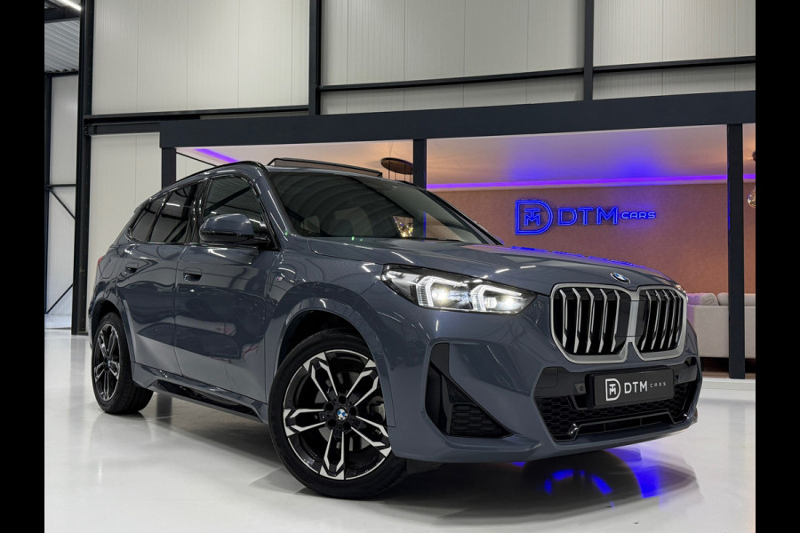 BMW X1 BMW sDrive20i M Sport Pano Sportstoelen ACC Trekhaak Navi LED Camera Carplay