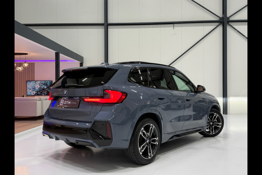 BMW X1 BMW sDrive20i M Sport Pano Sportstoelen ACC Trekhaak Navi LED Camera Carplay