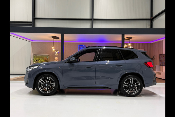 BMW X1 BMW sDrive20i M Sport Pano Sportstoelen ACC Trekhaak Navi LED Camera Carplay
