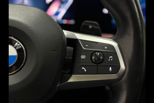 BMW X1 BMW sDrive20i M Sport Pano Sportstoelen ACC Trekhaak Navi LED Camera Carplay