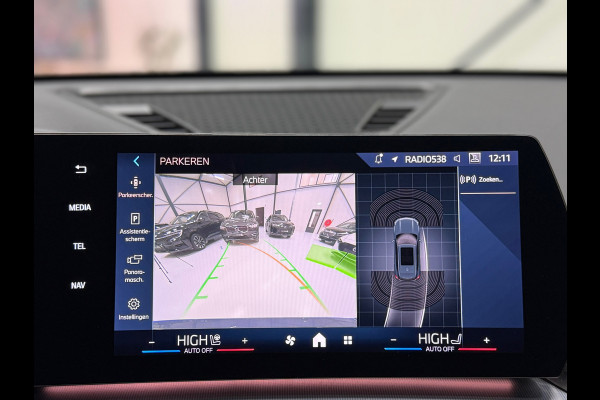 BMW X1 BMW sDrive20i M Sport Pano Sportstoelen ACC Trekhaak Navi LED Camera Carplay