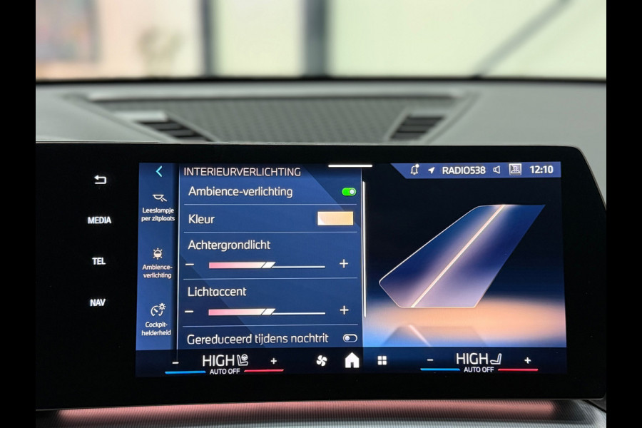 BMW X1 BMW sDrive20i M Sport Pano Sportstoelen ACC Trekhaak Navi LED Camera Carplay