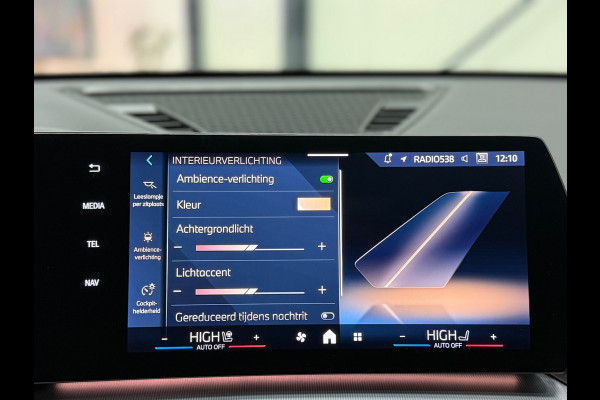 BMW X1 BMW sDrive20i M Sport Pano Sportstoelen ACC Trekhaak Navi LED Camera Carplay