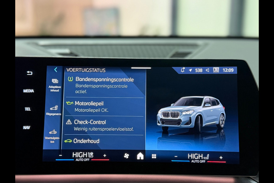 BMW X1 BMW sDrive20i M Sport Pano Sportstoelen ACC Trekhaak Navi LED Camera Carplay