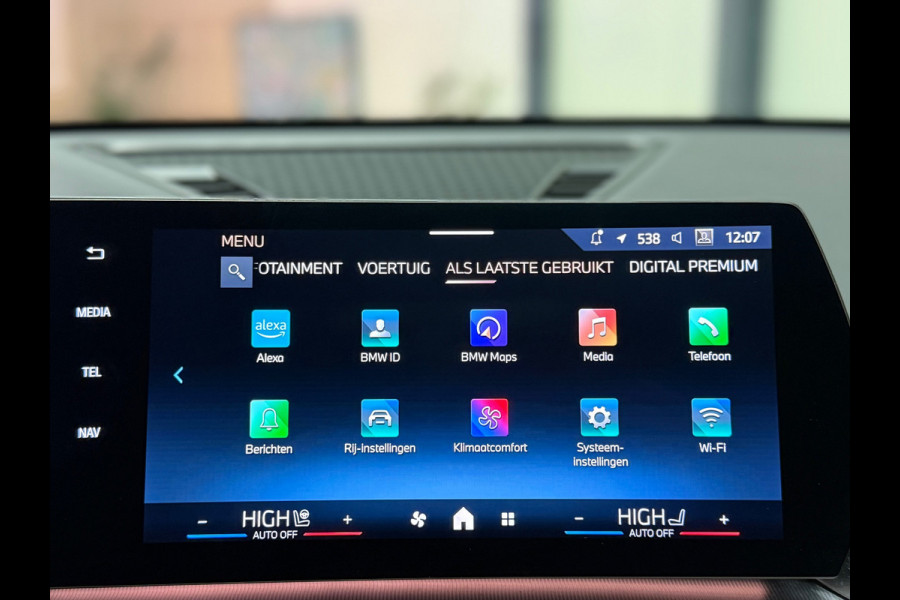 BMW X1 BMW sDrive20i M Sport Pano Sportstoelen ACC Trekhaak Navi LED Camera Carplay